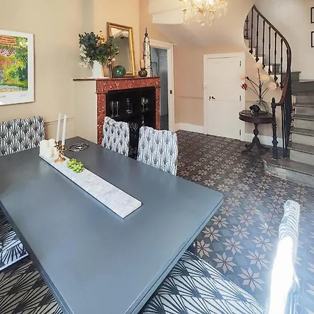 4 Bedroom Pet Friendly In
